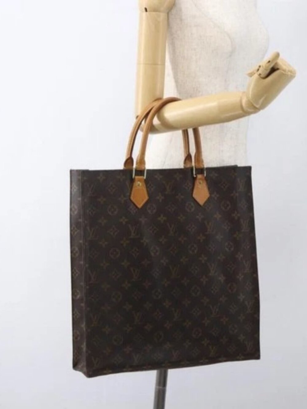 LOUIS VUITTON Monogram Sac Plat Hand Bag - Picture 15 of 16